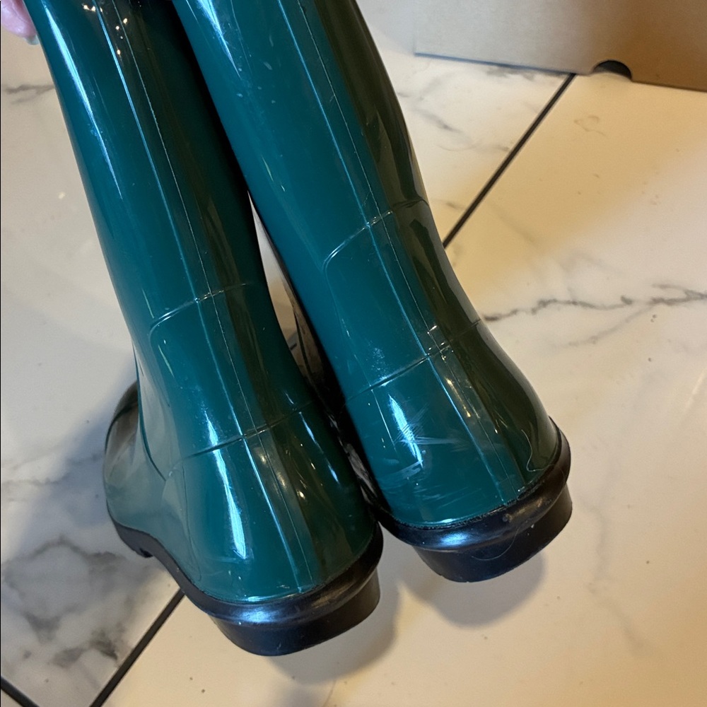 UGG pine green Glossy Mid-Calf Rain Boot with Branded Button 10 sienna boot - Picture 4 of 10